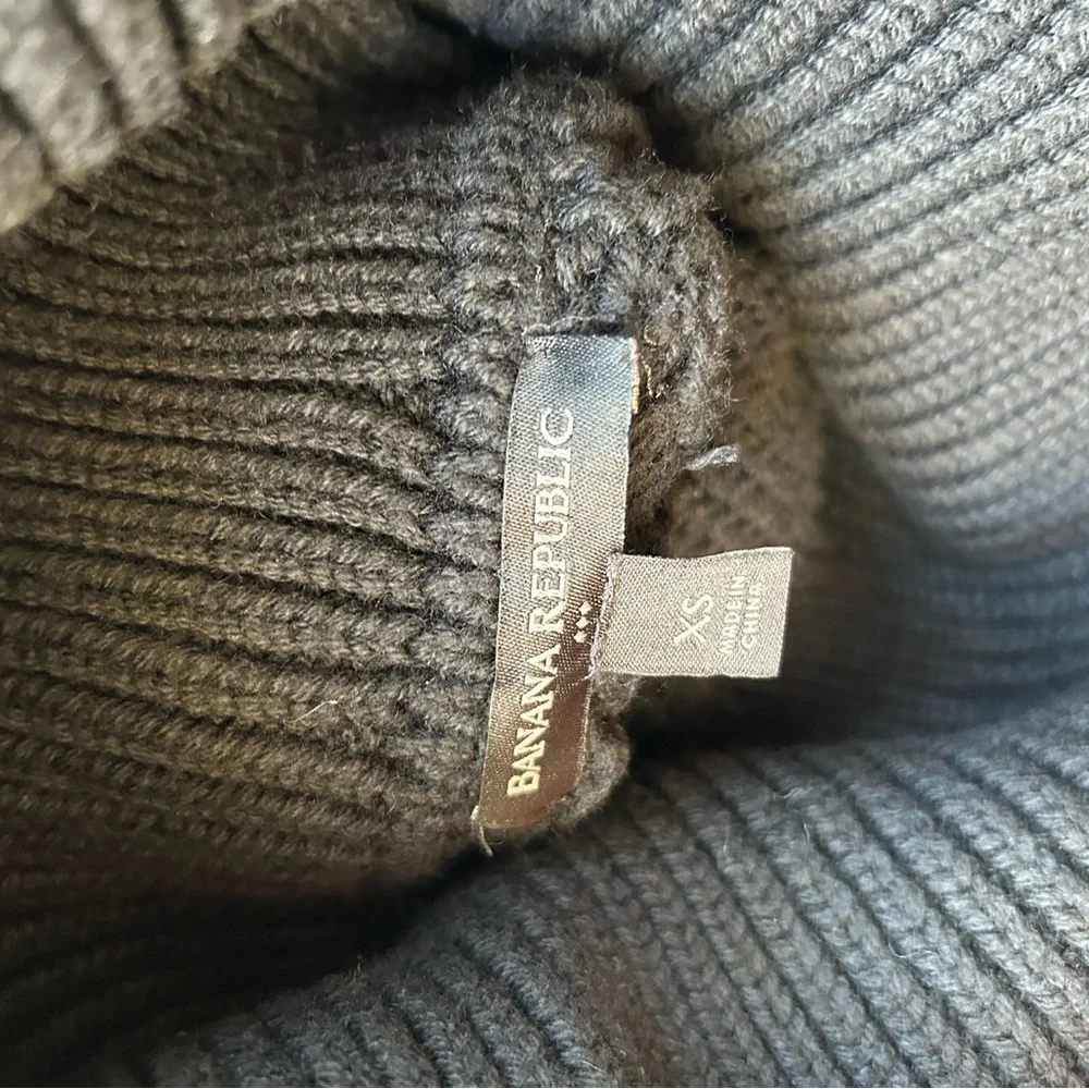 Banana Republic‎ Black Knit Sweater